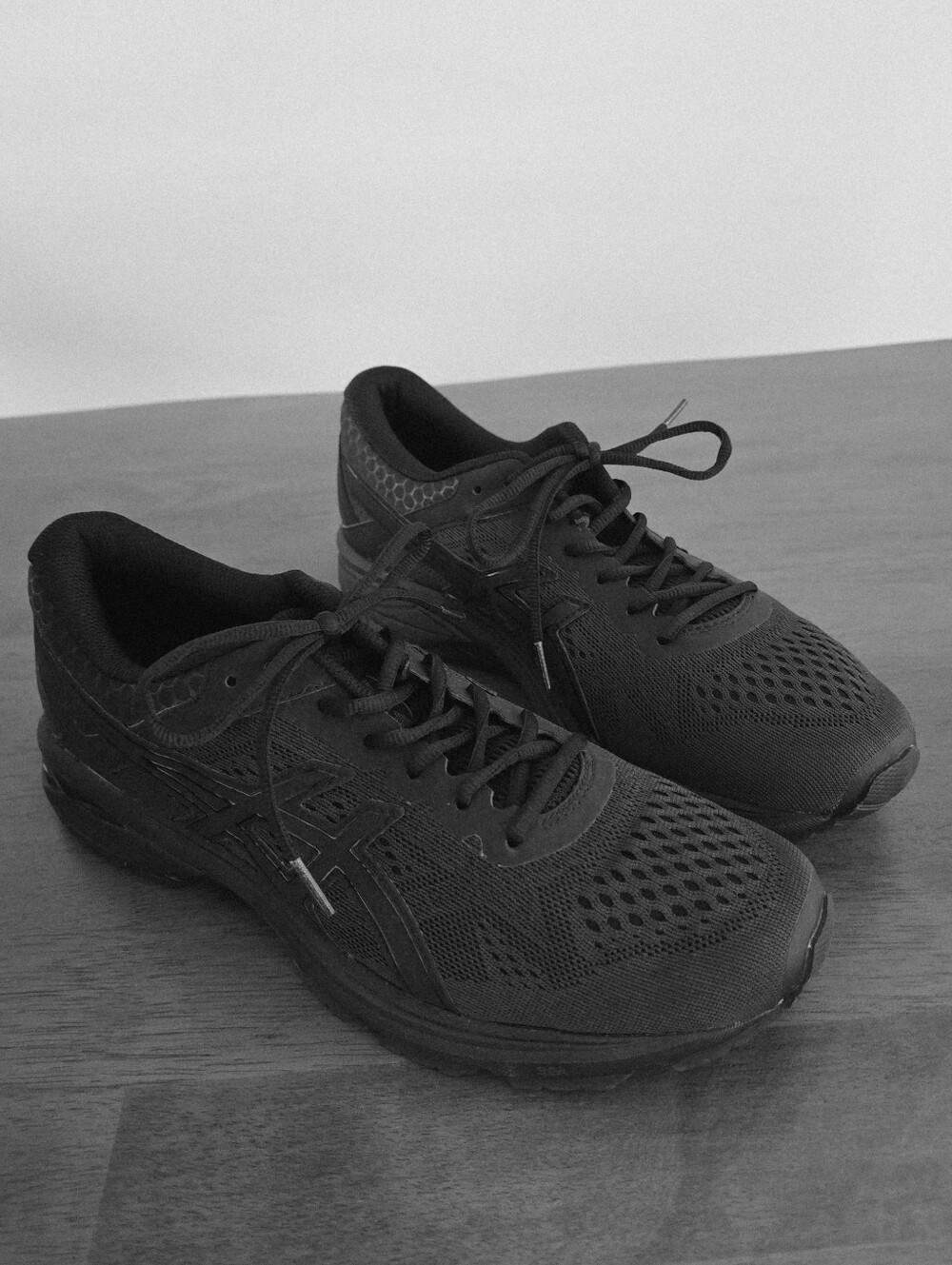 Men's Black Asics GT-1000 V6 Sneakers Size 10.5